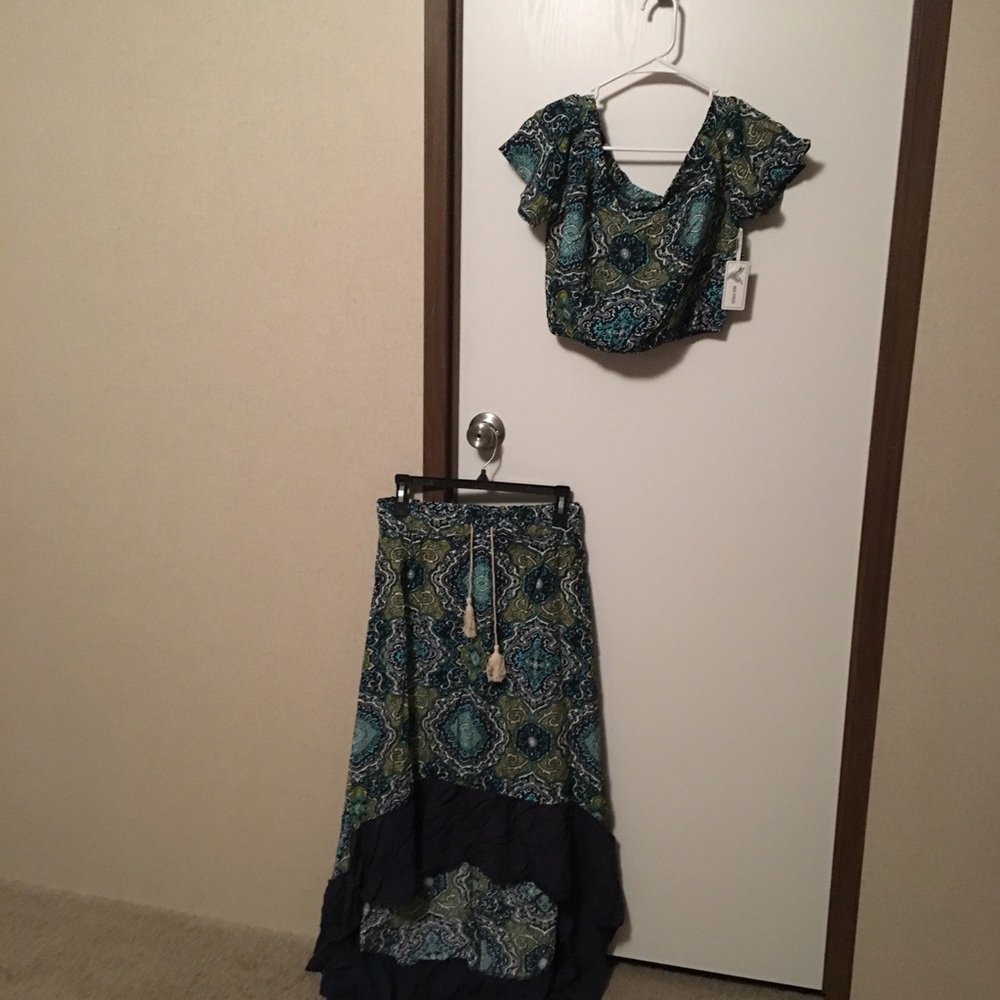 NEW!!!! Cute two piece dress set size medium